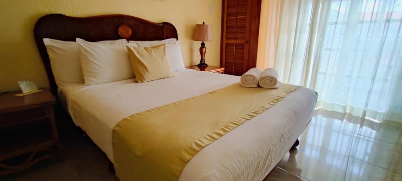 Hotel Casa Mallorca Cancún Esterno foto